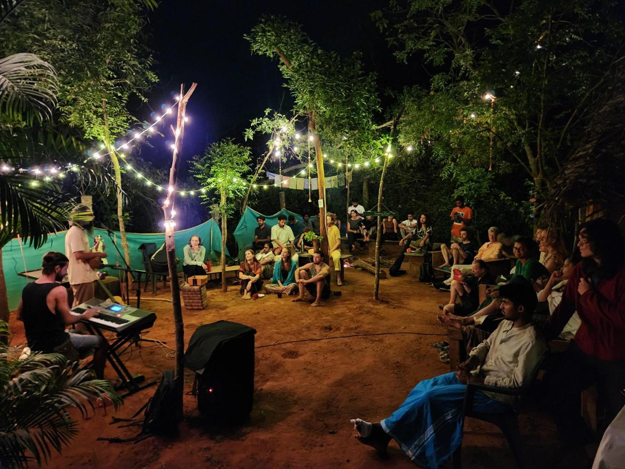 Nebula Nest Cafe & Hostel 黎明之村 外观 照片